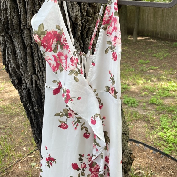 Event Buzz Floral Ruffle Maxi Dress from Vici - Picture 3 of 5